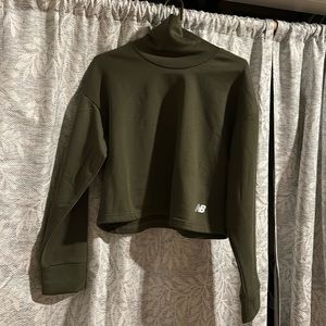 New Balance Cropped Sweatshirt